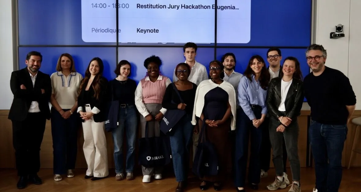 Photo de groupe après la restitution du jury du hackathon Mirakl x Eugenia School